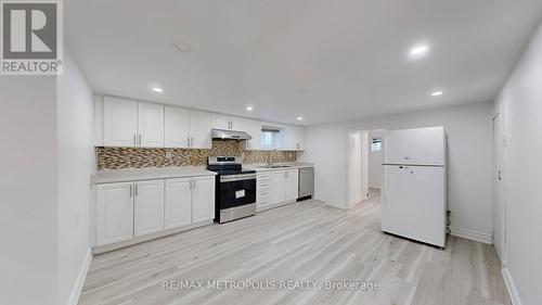 Bsmt - 14 Furlong Court, Toronto, ON - Indoor Photo Showing Kitchen