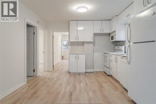 383 Laporte Avenue, Windsor, ON - Indoor Photo Showing Kitchen