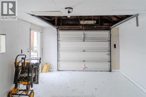 383 Laporte Avenue, Windsor, ON - Indoor Photo Showing Garage