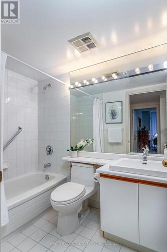 612 - 215 The Donway West, Toronto, ON - Indoor Photo Showing Bathroom
