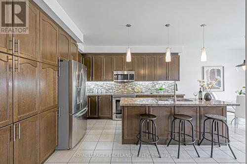 10 Pavlova Crescent, Richmond Hill, ON - Indoor Photo Showing Kitchen With Upgraded Kitchen