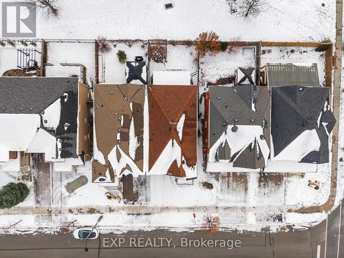 7 Wallwark Street, Aurora, ON - 