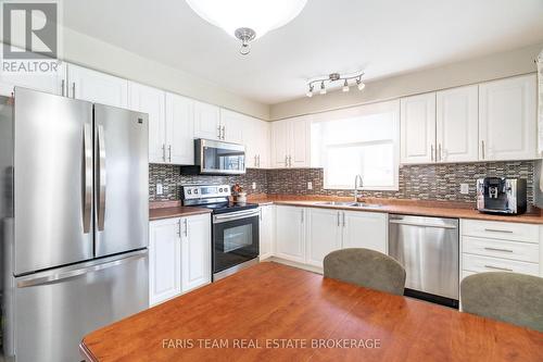 17 Nicole Marie Avenue, Barrie, ON - Indoor Photo Showing Kitchen With Double Sink