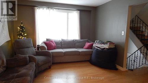 149 Sherryl Crescent, North Bay (College Heights), ON - Indoor Photo Showing Living Room