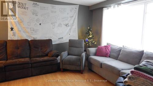 149 Sherryl Crescent, North Bay (College Heights), ON - Indoor Photo Showing Living Room