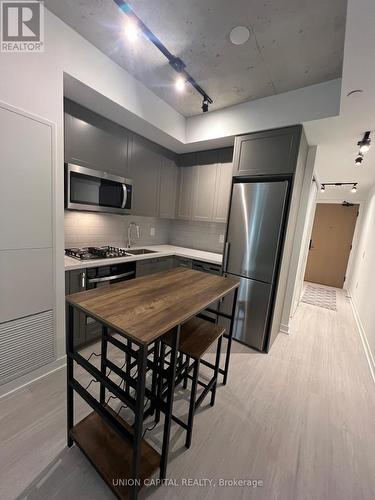 1006 - 195 Mccaul Street, Toronto, ON - Indoor Photo Showing Kitchen