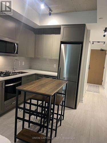 1006 - 195 Mccaul Street, Toronto, ON - Indoor Photo Showing Kitchen
