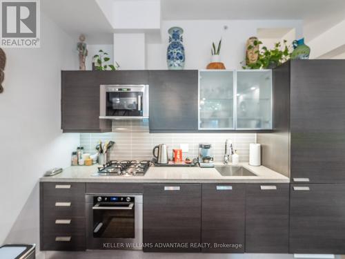 107 - 66 Kippendavie Avenue, Toronto, ON - Indoor Photo Showing Kitchen With Upgraded Kitchen