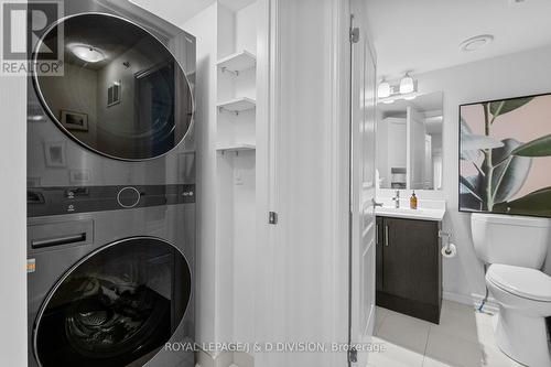 Th4 - 120 Long Branch Avenue, Toronto, ON - Indoor Photo Showing Laundry Room