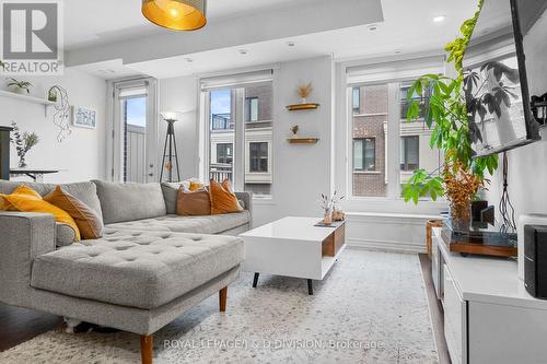 Th4 - 120 Long Branch Avenue, Toronto, ON - Indoor Photo Showing Living Room