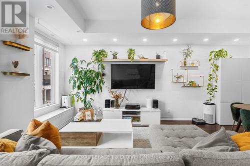 Th4 - 120 Long Branch Avenue, Toronto, ON - Indoor Photo Showing Living Room