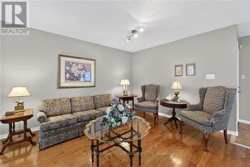 120 - 3333 New Street, Burlington, ON - Indoor Photo Showing Living Room