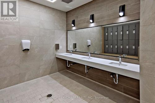 904 - 65 Annie Craig Drive, Toronto, ON - Indoor Photo Showing Bathroom