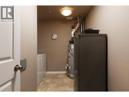 1966 Durnin Road Unit# 501, Kelowna, BC - Indoor Photo Showing Laundry Room