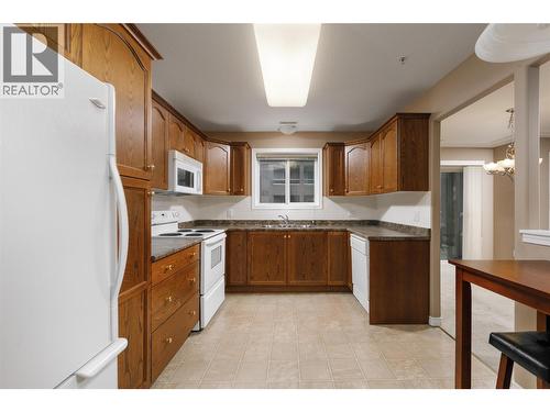 1966 Durnin Road Unit# 501, Kelowna, BC - Indoor Photo Showing Kitchen With Double Sink