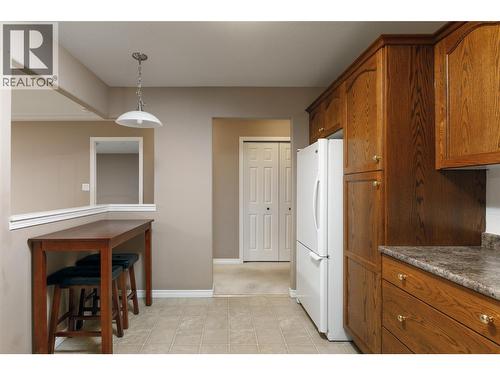 1966 Durnin Road Unit# 501, Kelowna, BC - Indoor Photo Showing Kitchen