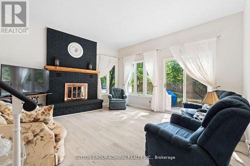 821 Bridle Path Crescent, Kingston, ON - Indoor Photo Showing Living Room With Fireplace