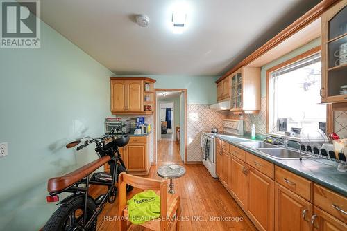 24 Norlan Avenue, London East, ON - Indoor Photo Showing Kitchen With Double Sink