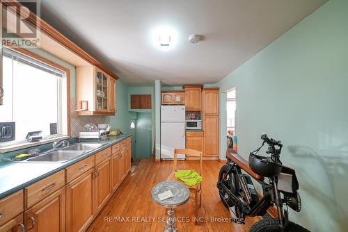 24 Norlan Avenue, London East, ON - Indoor Photo Showing Kitchen With Double Sink