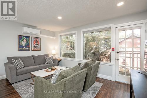 6 - 432 Burlington Avenue, Burlington, ON - Indoor Photo Showing Living Room