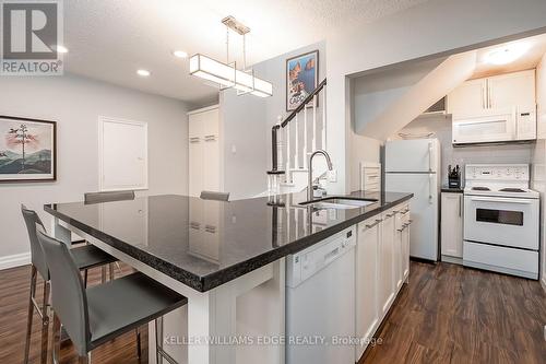 6 - 432 Burlington Avenue, Burlington, ON - Indoor Photo Showing Kitchen