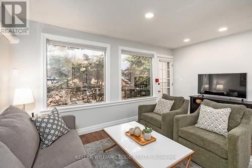 6 - 432 Burlington Avenue, Burlington, ON - Indoor Photo Showing Living Room
