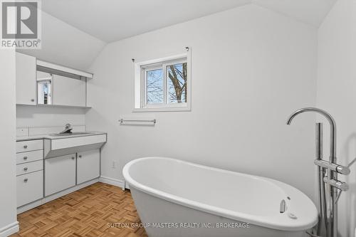 16 Corrigan Street, Kingston (East Of Sir John A. Blvd), ON - Indoor Photo Showing Bathroom
