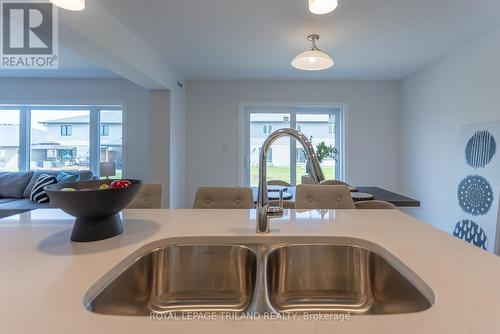 122 Styles Drive, St. Thomas, ON - Indoor Photo Showing Kitchen With Double Sink