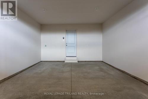122 Styles Drive, St. Thomas, ON - Indoor Photo Showing Garage