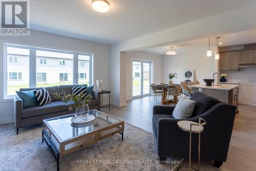 122 Styles Drive, St. Thomas, ON - Indoor Photo Showing Living Room