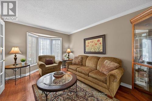 71 Royaledge Way, Hamilton, ON - Indoor Photo Showing Living Room