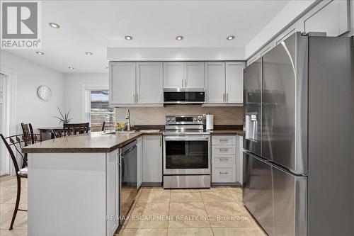 71 Royaledge Way, Hamilton, ON - Indoor Photo Showing Kitchen With Upgraded Kitchen