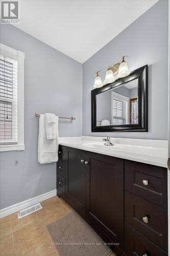 71 Royaledge Way, Hamilton, ON - Indoor Photo Showing Bathroom