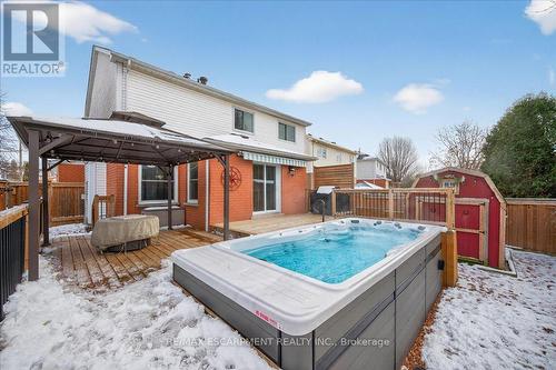 71 Royaledge Way, Hamilton, ON - Outdoor