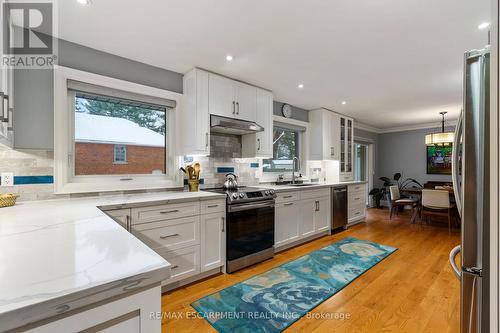 3 Hatfield Place, Hamilton, ON - Indoor Photo Showing Kitchen