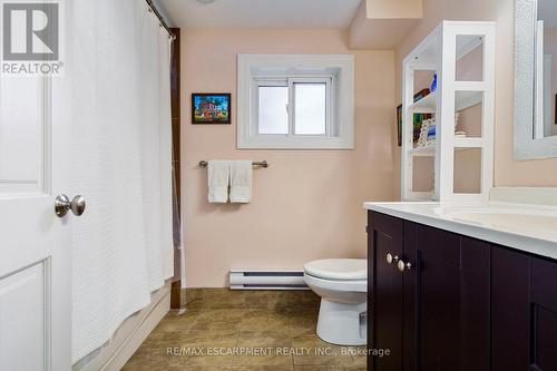 3 Hatfield Place, Hamilton, ON - Indoor Photo Showing Bathroom