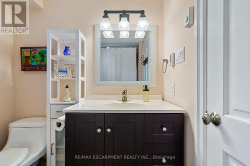 3 Hatfield Place, Hamilton, ON - Indoor Photo Showing Bathroom