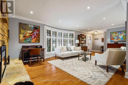 3 Hatfield Place, Hamilton, ON - Indoor Photo Showing Living Room