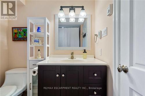 3 Hatfield Place, Hamilton, ON - Indoor Photo Showing Bathroom