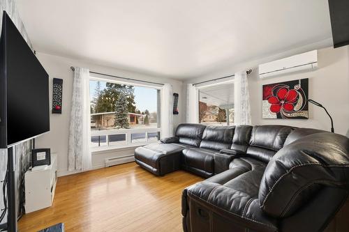 Living room - 1529 Rue Beaugrand, Acton Vale, QC - Indoor Photo Showing Living Room