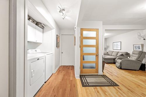 Hall - 8884 Rue Tolhurst, Montréal (Ahuntsic-Cartierville), QC - Indoor Photo Showing Laundry Room