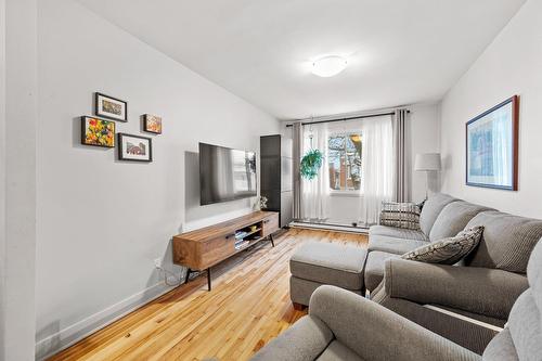 Living room - 8884 Rue Tolhurst, Montréal (Ahuntsic-Cartierville), QC - Indoor Photo Showing Living Room