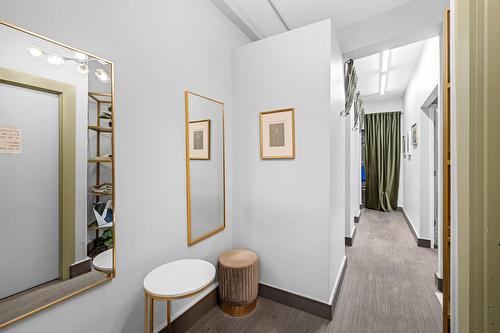 Commerce - 123A Av. Laurier O., Montréal (Le Plateau-Mont-Royal), QC 