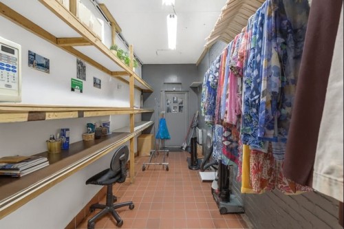 Commerce - 123A Av. Laurier O., Montréal (Le Plateau-Mont-Royal), QC - Indoor With Storage