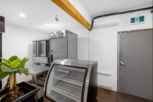 Commerce - 123 Av. Laurier O., Montréal (Le Plateau-Mont-Royal), QC - Indoor