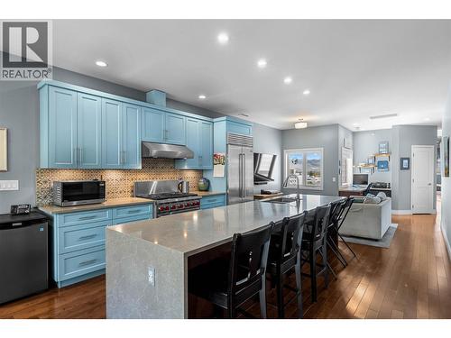 370 Battle Street Unit# 401, Kamloops, BC - Indoor Photo Showing Kitchen With Upgraded Kitchen