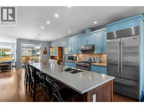 370 Battle Street Unit# 401, Kamloops, BC - Indoor Photo Showing Kitchen With Double Sink With Upgraded Kitchen
