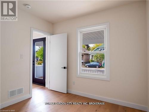 98 Pleasant Avenue, St. Catharines (Downtown), ON - Indoor Photo Showing Other Room
