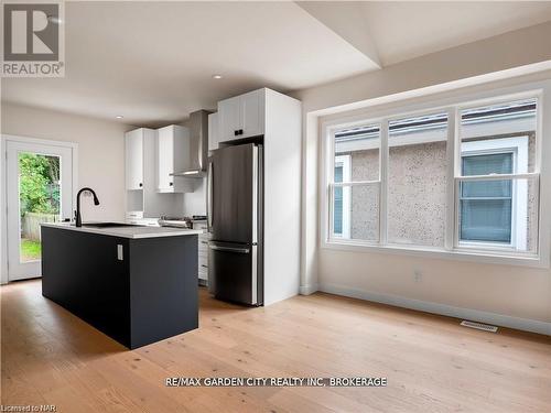 98 Pleasant Avenue, St. Catharines (Downtown), ON - Indoor Photo Showing Kitchen