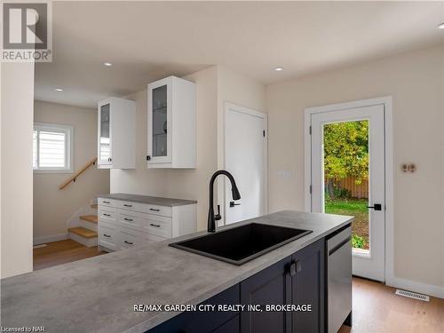 98 Pleasant Avenue, St. Catharines (Downtown), ON - Indoor Photo Showing Kitchen